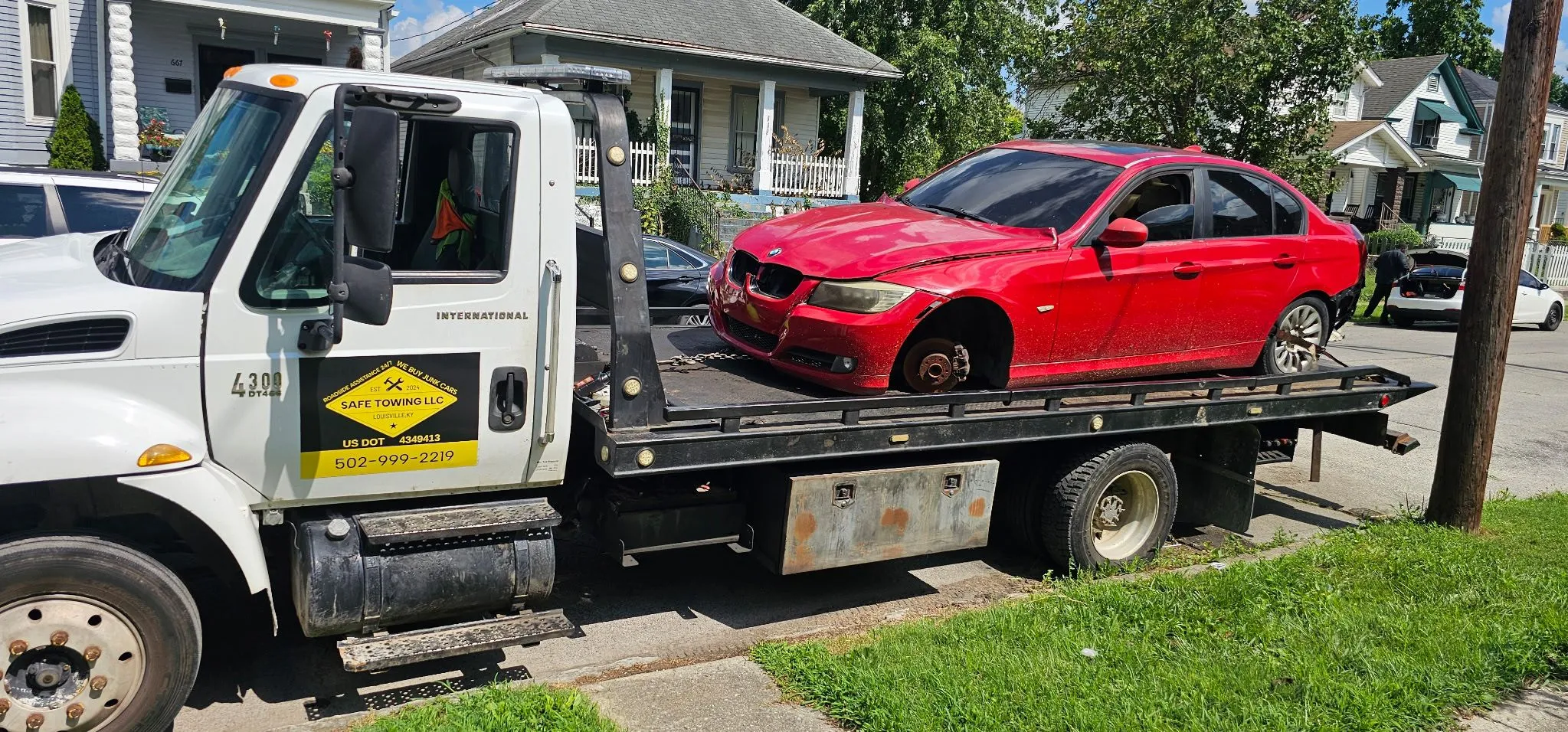 Car hauling by Safe Towing LLC Louisville