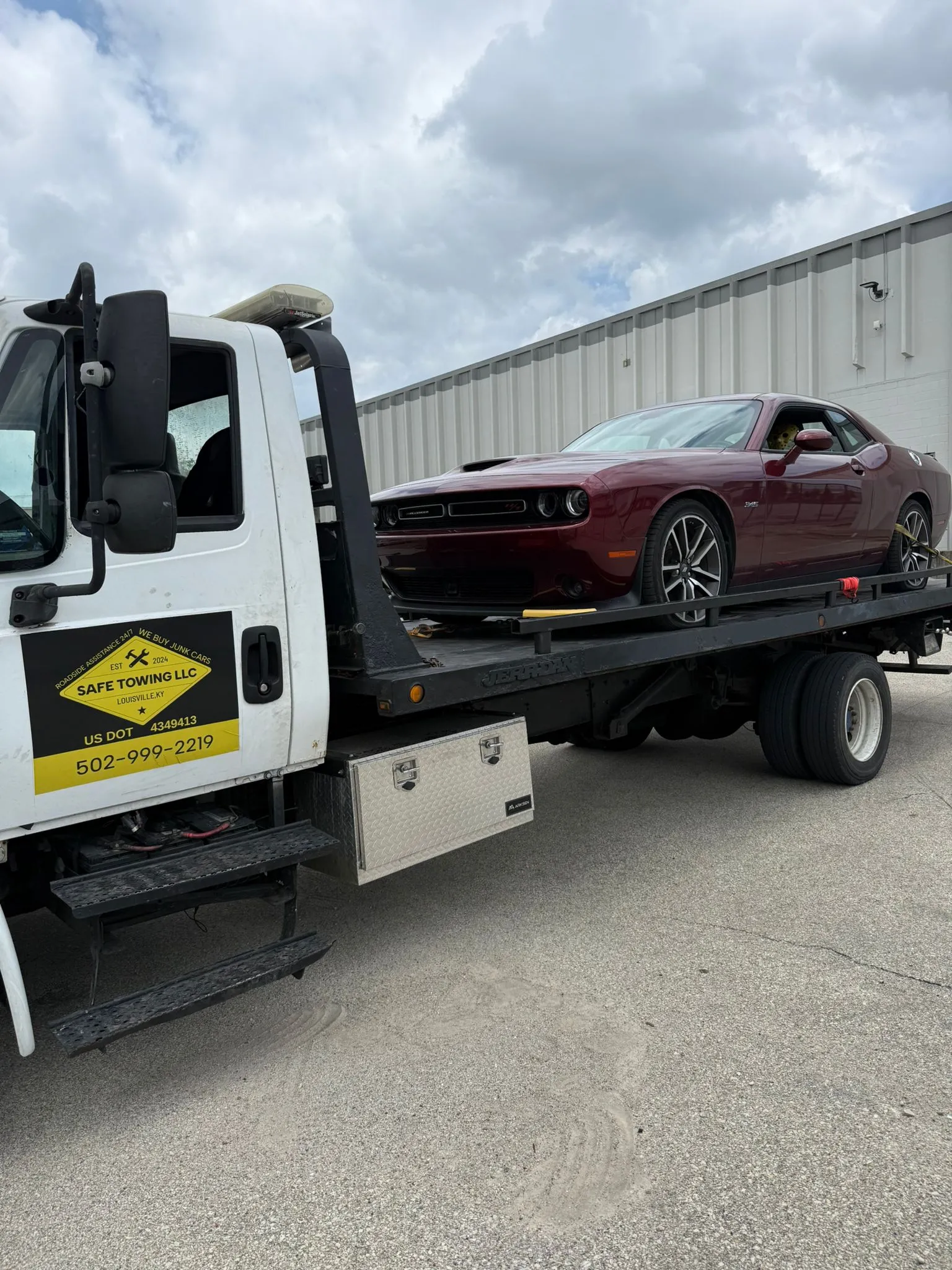 Tow truck service near The Highlands in Louisville, Kentucky